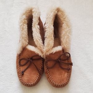 UGG Size 8 Hightop Moccasins